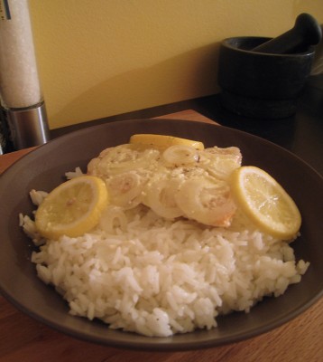 C'est prêt ! A table, une papillote de saumon et du riz !