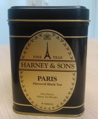 La jolie boite en métal du thé Harney & Sons - Paris