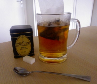 Le thé infuse 5 min, bientôt la dégustation !