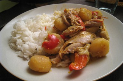 Red curry, avec poulet, poivrons et chataignes d'eau
