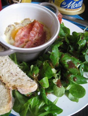 Oeuf cocotte champignon bacon pour le brunch