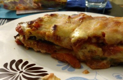 La part de gratin ravioles à l'aubergine, une fois dans l'assiette