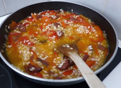 Cuisson du risotto, ajout du chorizo